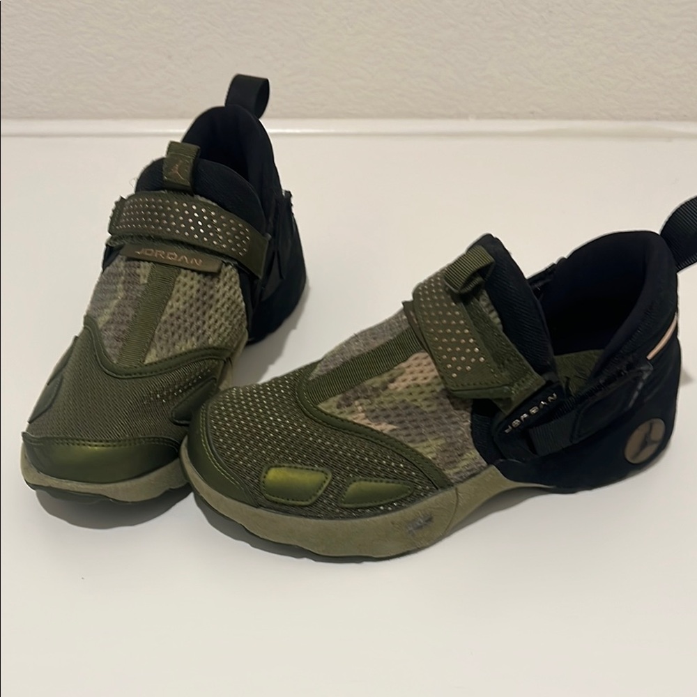 GUC Jordan Trunner Youth Camo/Green/Black Sneakers with Slip-On Design